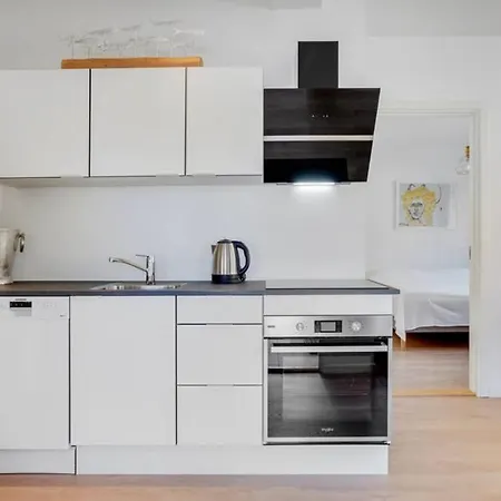 2 Beliggende Og Lyst Indrettet Apartment