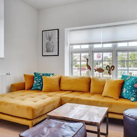 2 Beliggende Og Lyst Indrettet Apartment