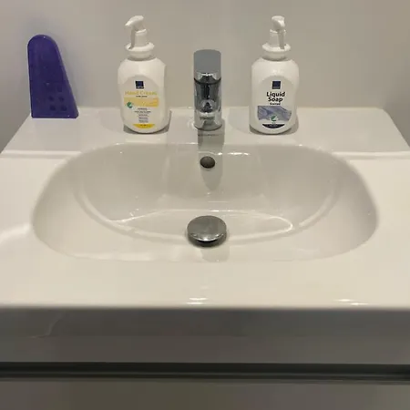 2 Beliggende Og Lyst Indrettet *