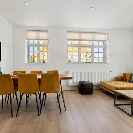 Διαμέρισμα 2 Beliggende Og Lyst Indrettet Σκάγκεν