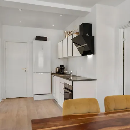 2 Beliggende Og Lyst Indrettet Apartment