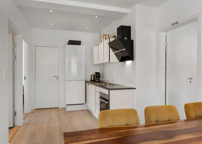 2 Beliggende Og Lyst Indrettet Apartment